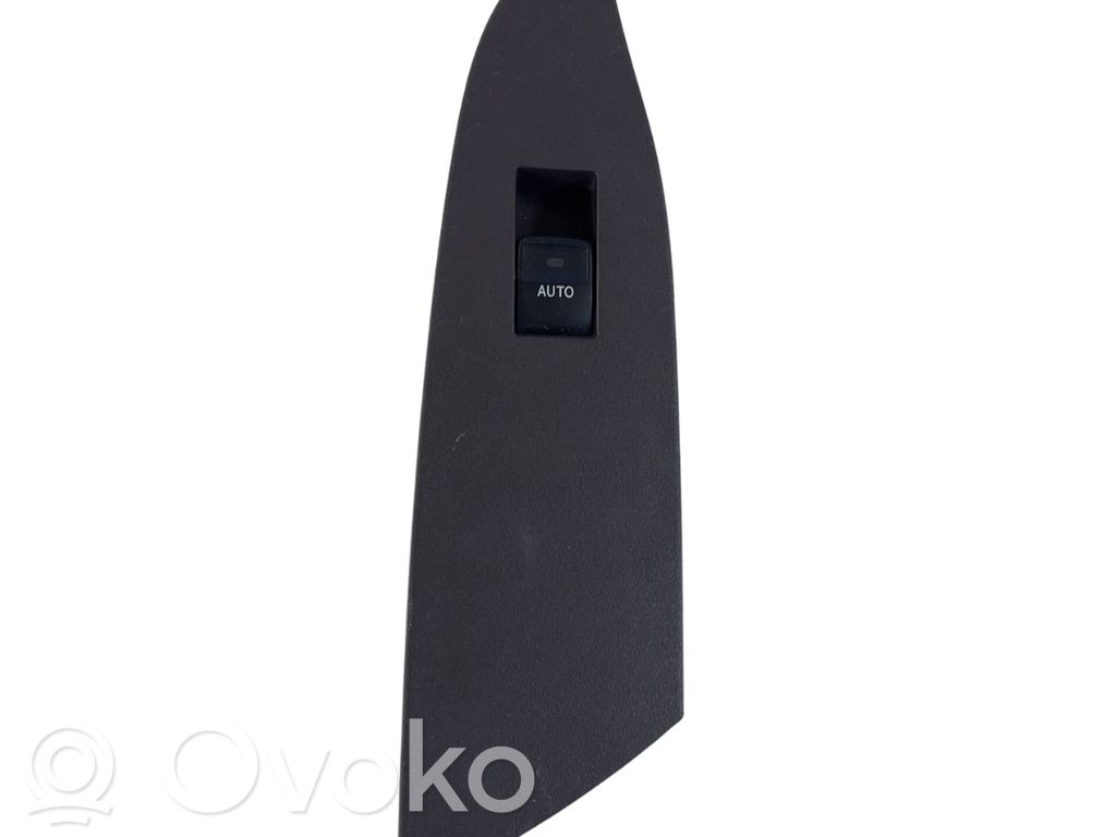 Toyota iQ Przyciski szyb 