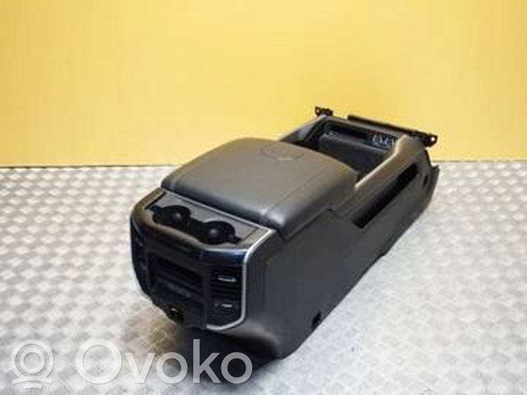Dodge RAM Центральная консоль 