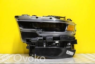 Ram 1500 DT Lampa przednia 