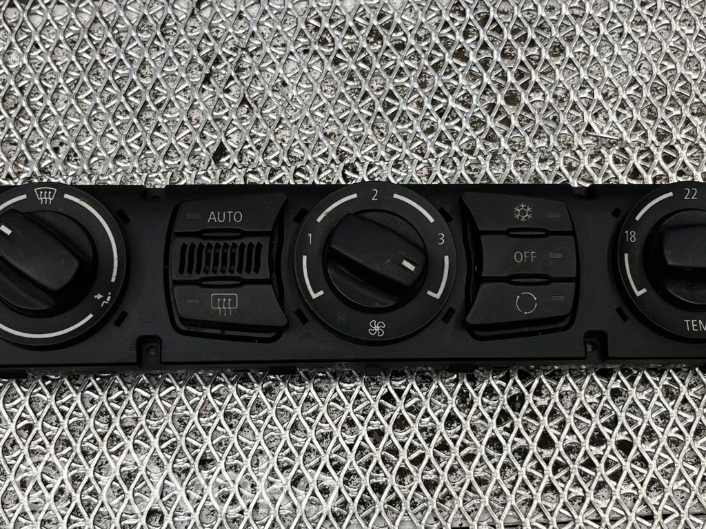 BMW 5 E60 E61 Climate control unit 