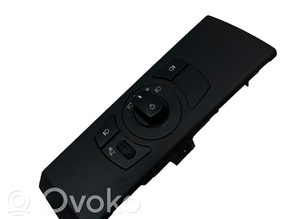 Lukturu slēdzis   6953735