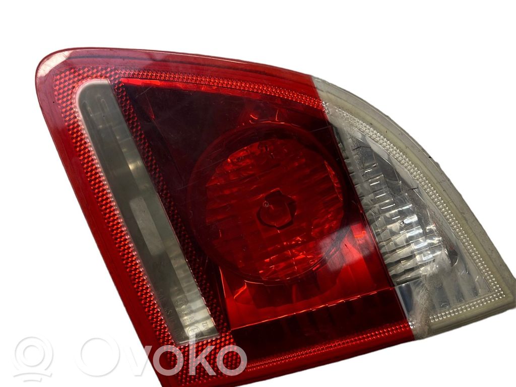 Aizmugurējais lukturis pārsegā   6925894