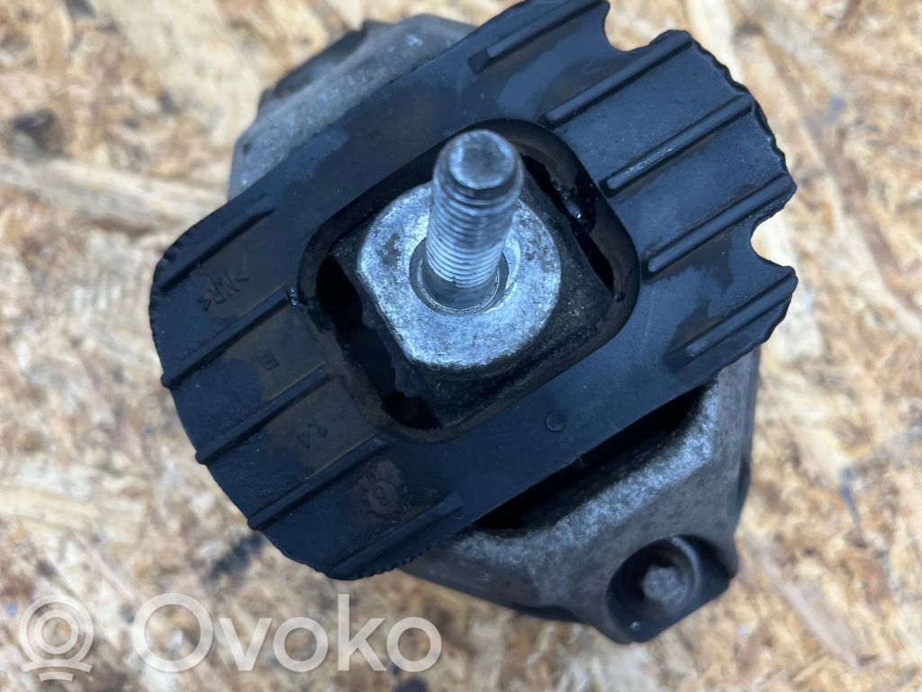 Engine mount bracket   6769874