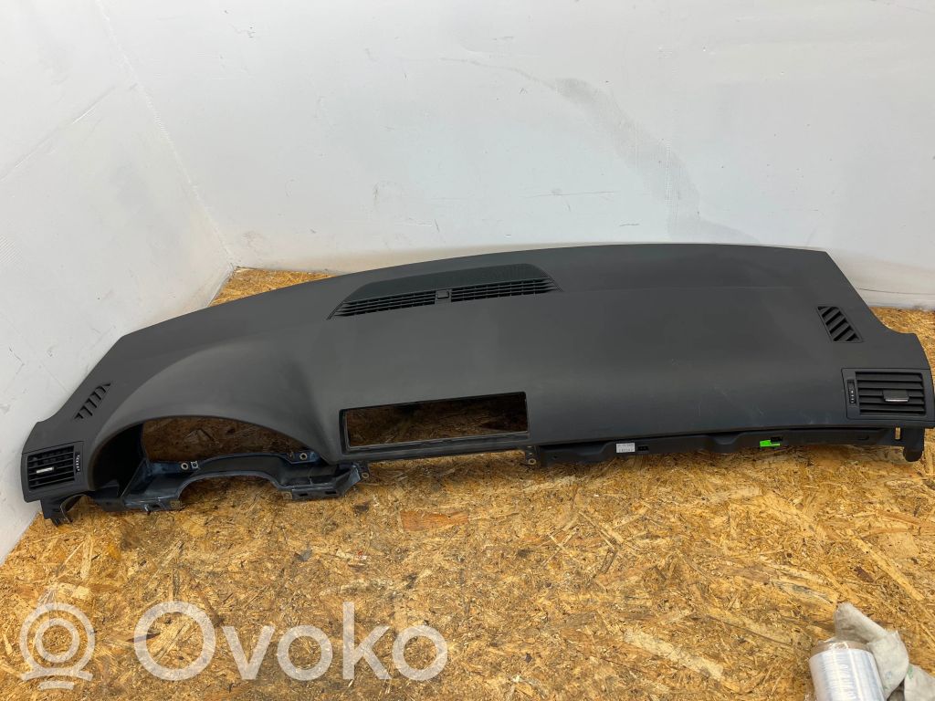 Audi A4 S4 B7 8E 8H Dashboard 