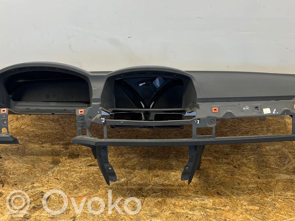 BMW 7 E65 E66 Dashboard 