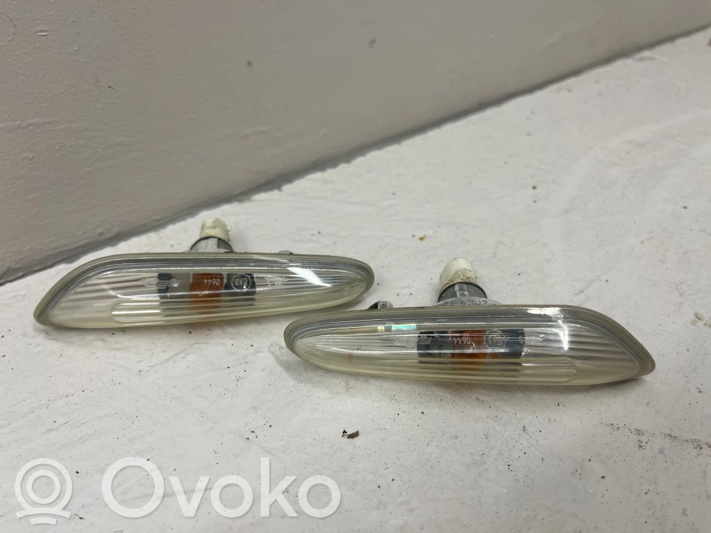 Front fender indicator light   6323919
