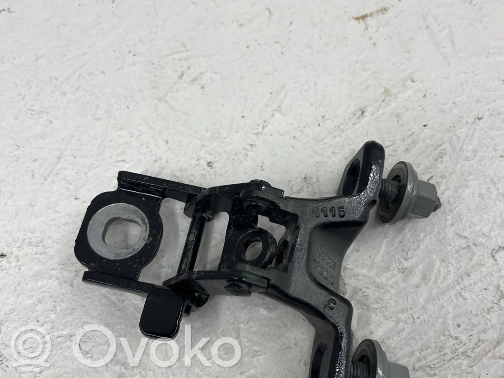 BMW 2 F46 Tailgate/trunk/boot hinge 