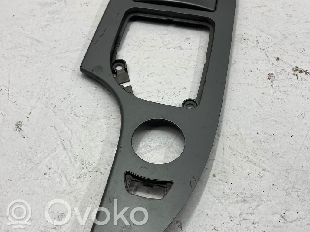 BMW 5 E60 E61 Pavarų perjungimo svirties apdaila (plastikinė) 