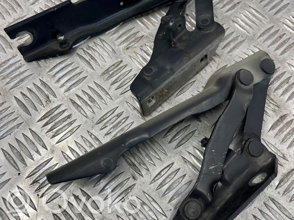 Engine bonnet/hood hinges   41617,008228