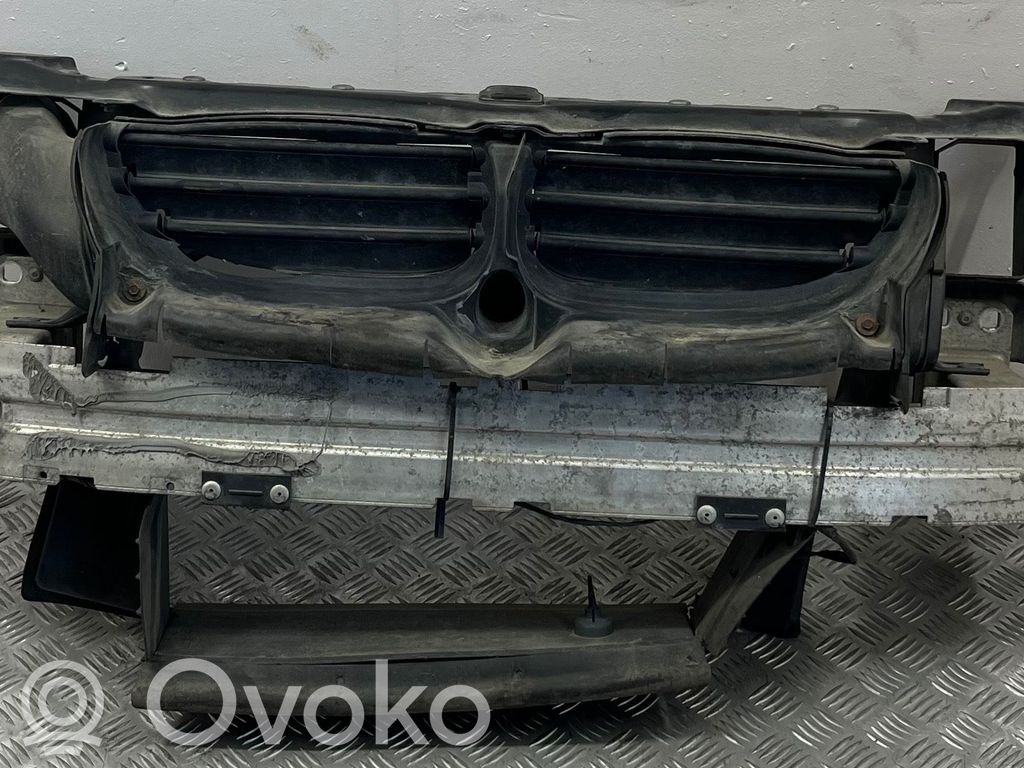 Priekšpusē bampera sija / balka   7033696