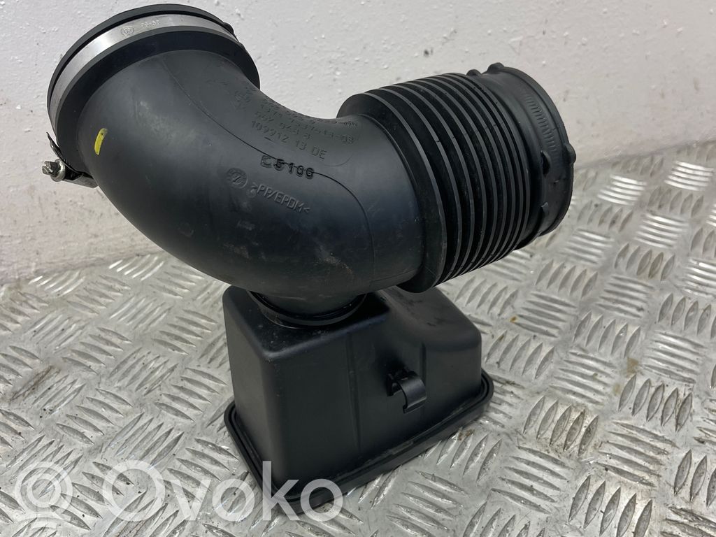 BMW 5 E60 E61 Air intake duct part 