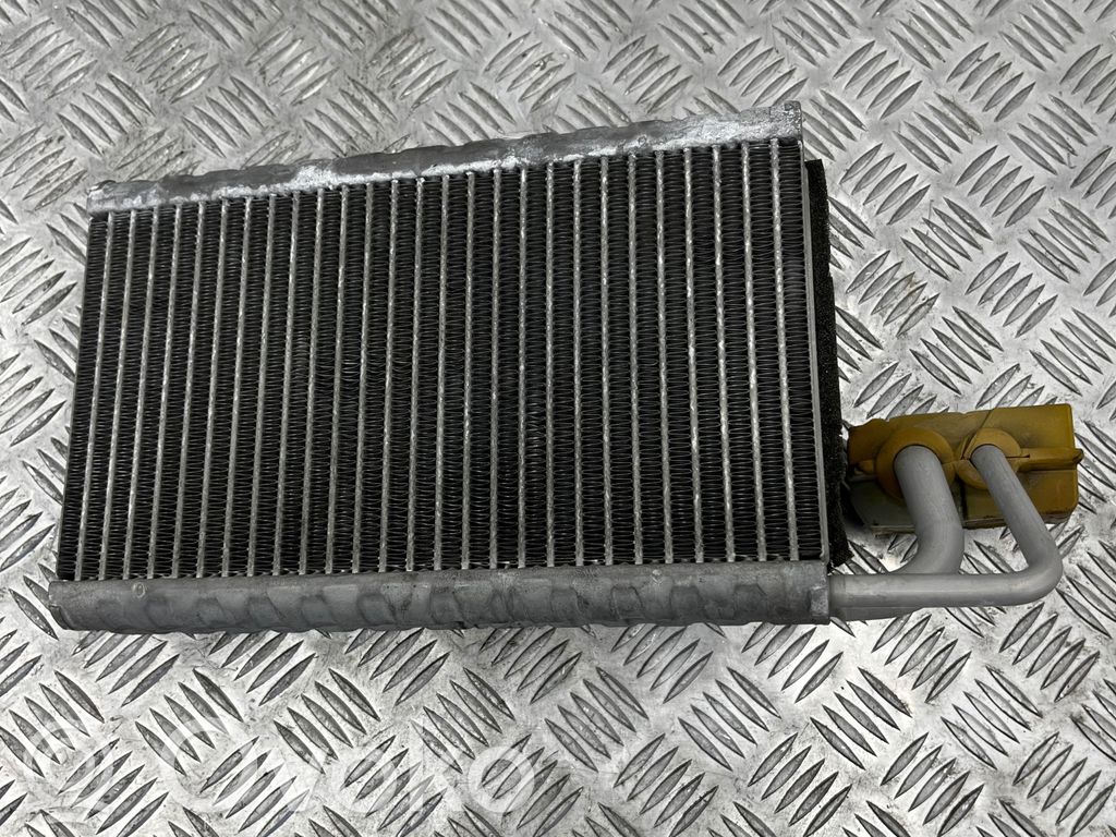 BMW 5 E60 E61 Oro kondicionieriaus radiatorius (salone) 