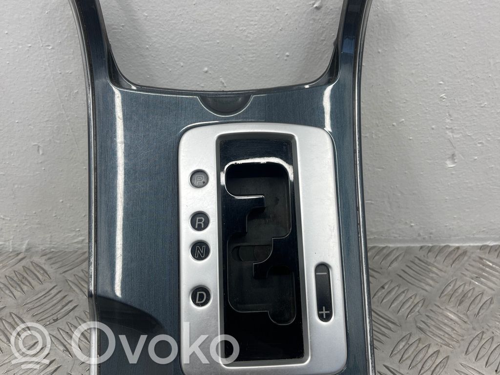 Mazda 6 Rivestimento in plastica cornice della leva del cambio 