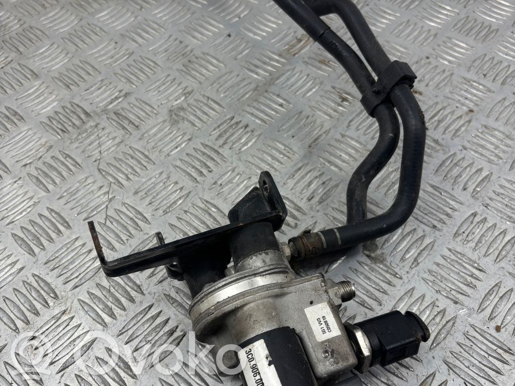 Volkswagen PASSAT B7 Regulator ciśnienia paliwa 