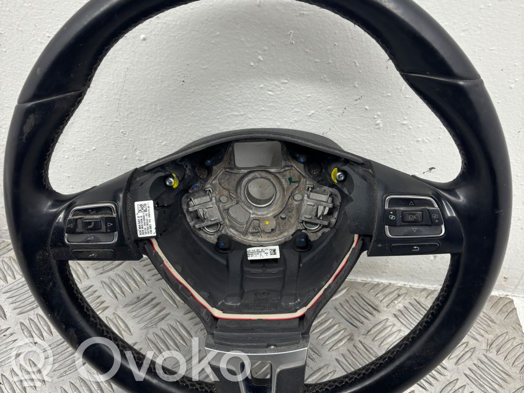 Volkswagen PASSAT B7 Ohjauspyörä 