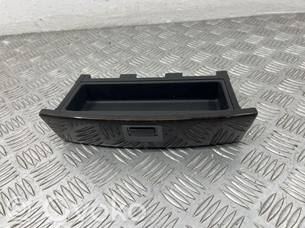 BMW 7 E65 E66 Kita salono detalė 