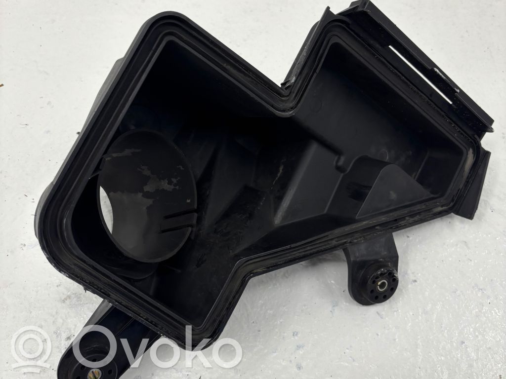 BMW 7 E65 E66 Air filter box 