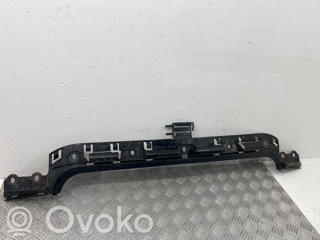 BMW 1 E81 E87 Galinis laikiklis bamperio 