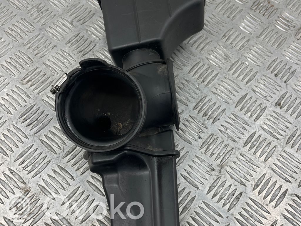 BMW 5 E60 E61 Air intake duct part 