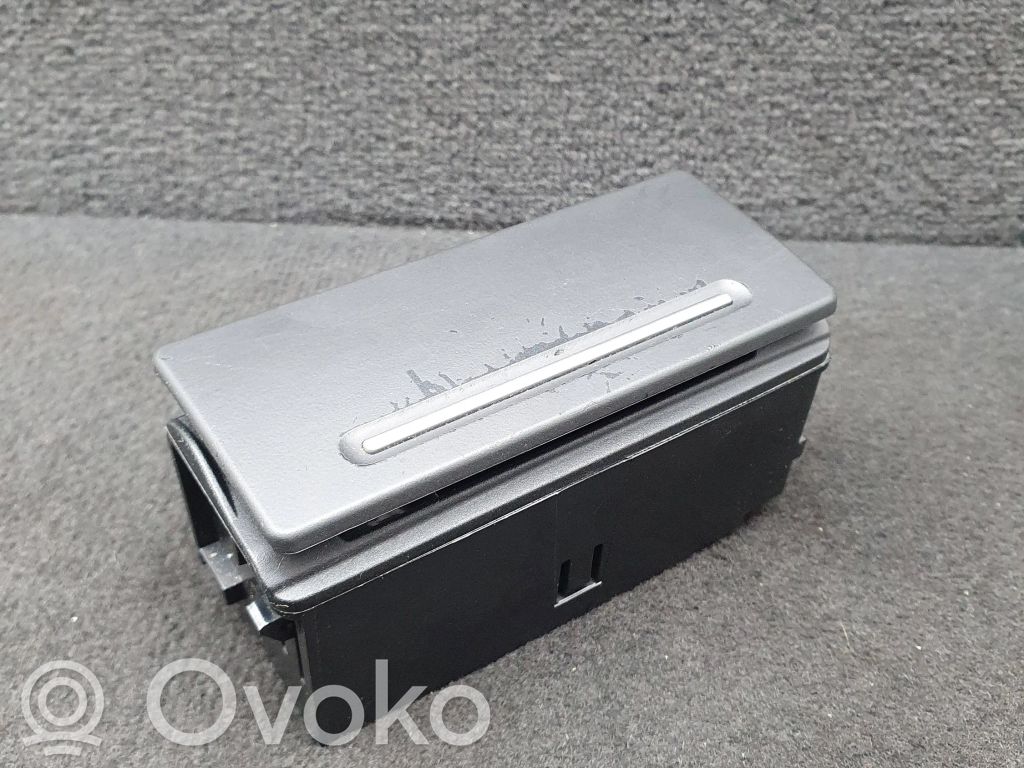 Audi A8 S8 D3 4E Aschenbecher 