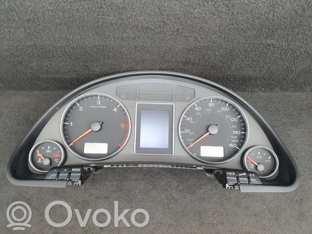 Audi A4 S4 B7 8E 8H Licznik / Prędkościomierz 