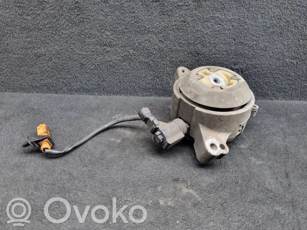 Audi A8 S8 D4 4H Engine mount bracket 
