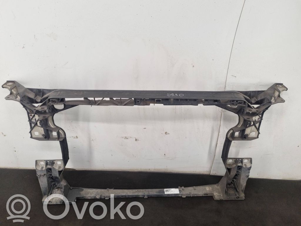 Audi A4 S4 B9 Viršutinė dalis radiatorių panelės (televizoriaus) 