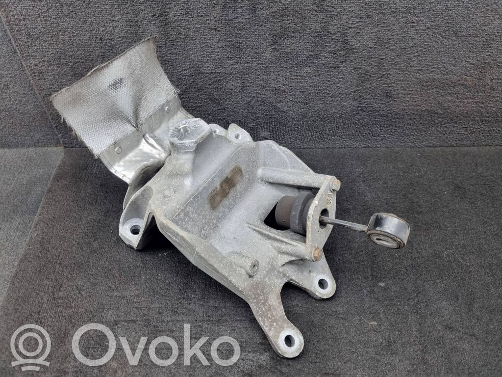 Audi A4 S4 B9 Engine mounting bracket 