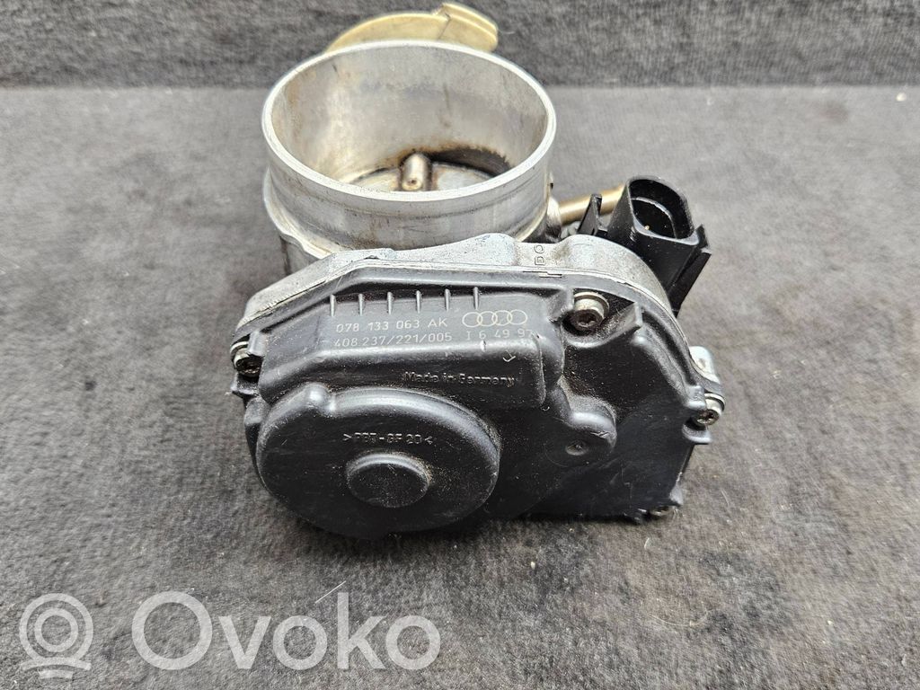 Audi A4 S4 B5 8D Zawór przepustnicy 
