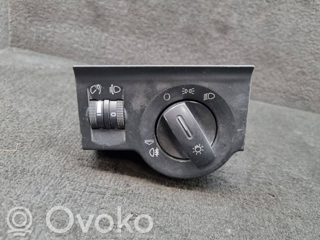 Audi A2 Dzinēja vadības bloks 