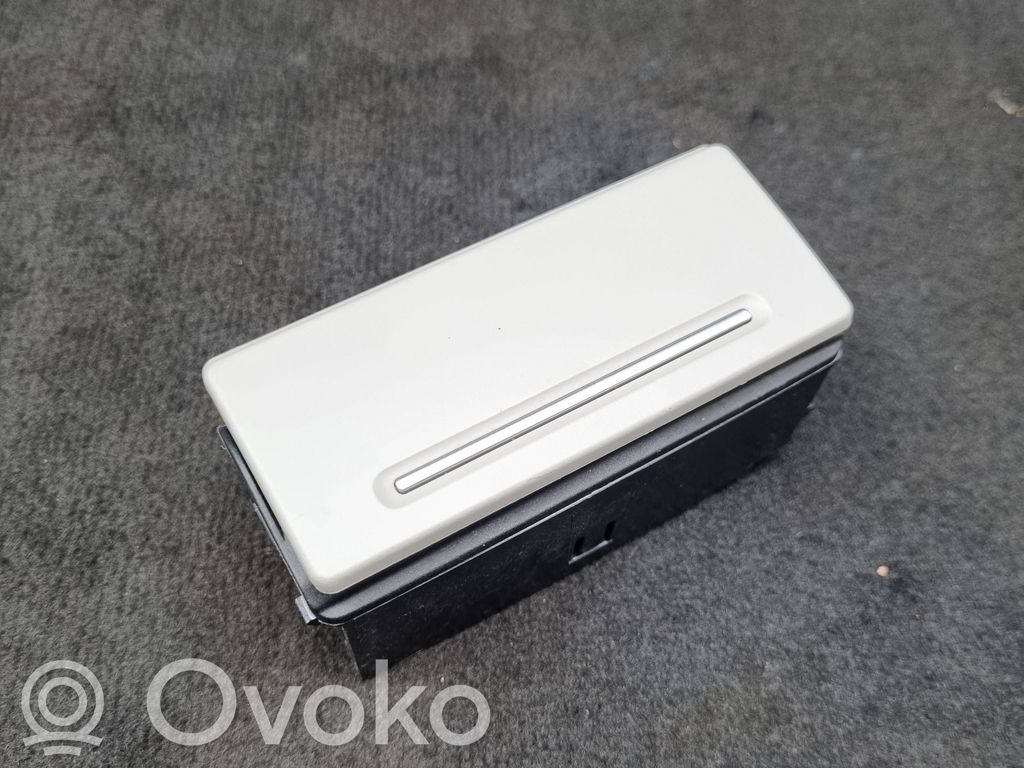 Popielniczka deski rozdzielczej   4E0857406E,4E0857406F,4E0857406EWJD,4B0857405,4B0857406A,4E0857406FWJD