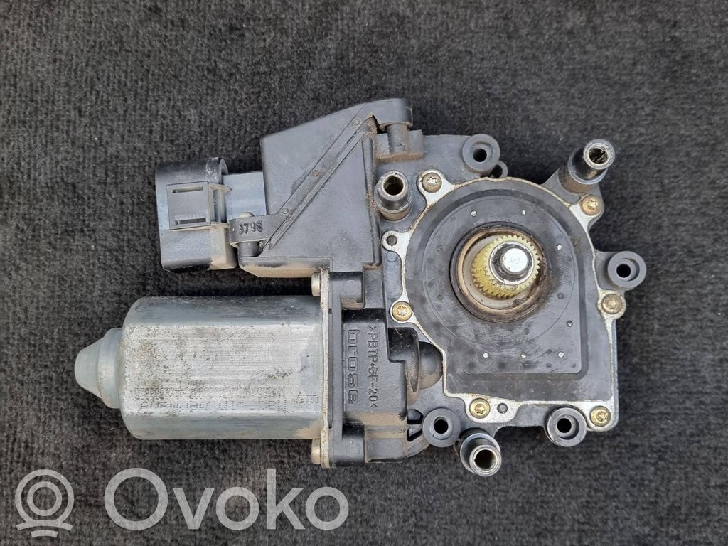 Audi A4 S4 B5 8D Silnik regulatora szyby drzwi przednich 