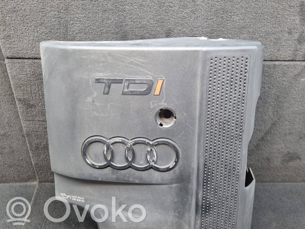 Audi A4 S4 B5 8D Osłona górna silnika 
