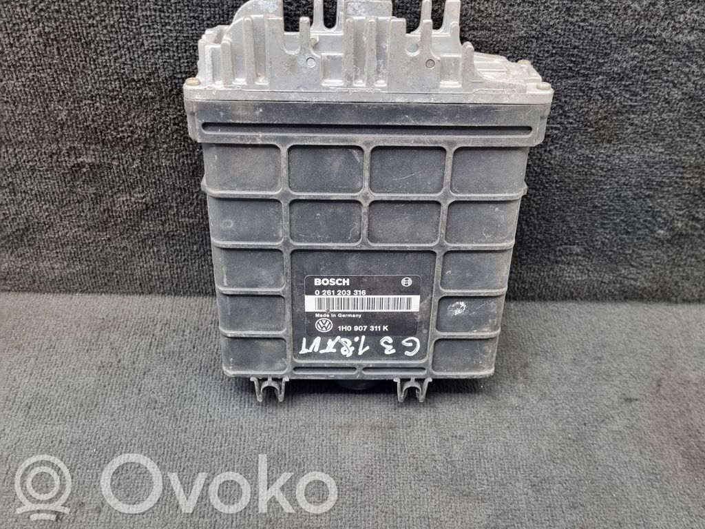Volkswagen Golf III Engine control unit/module 