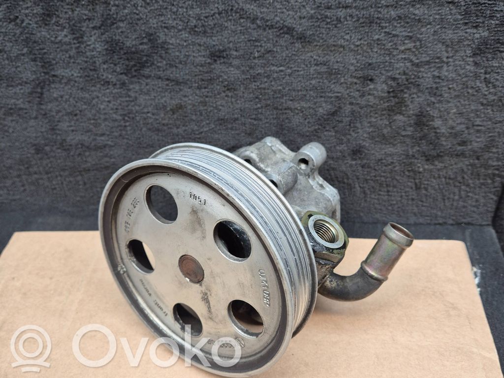 Audi A4 S4 B7 8E 8H Ohjaustehostimen pumppu 