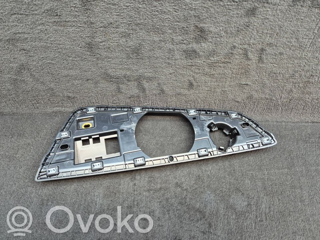 Ramka centralnego głośnika deski rozdzielczej   4M8857736B