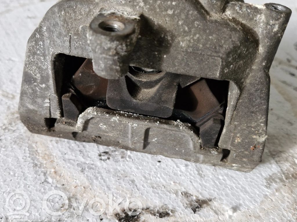 Volkswagen Golf V Engine mount bracket 