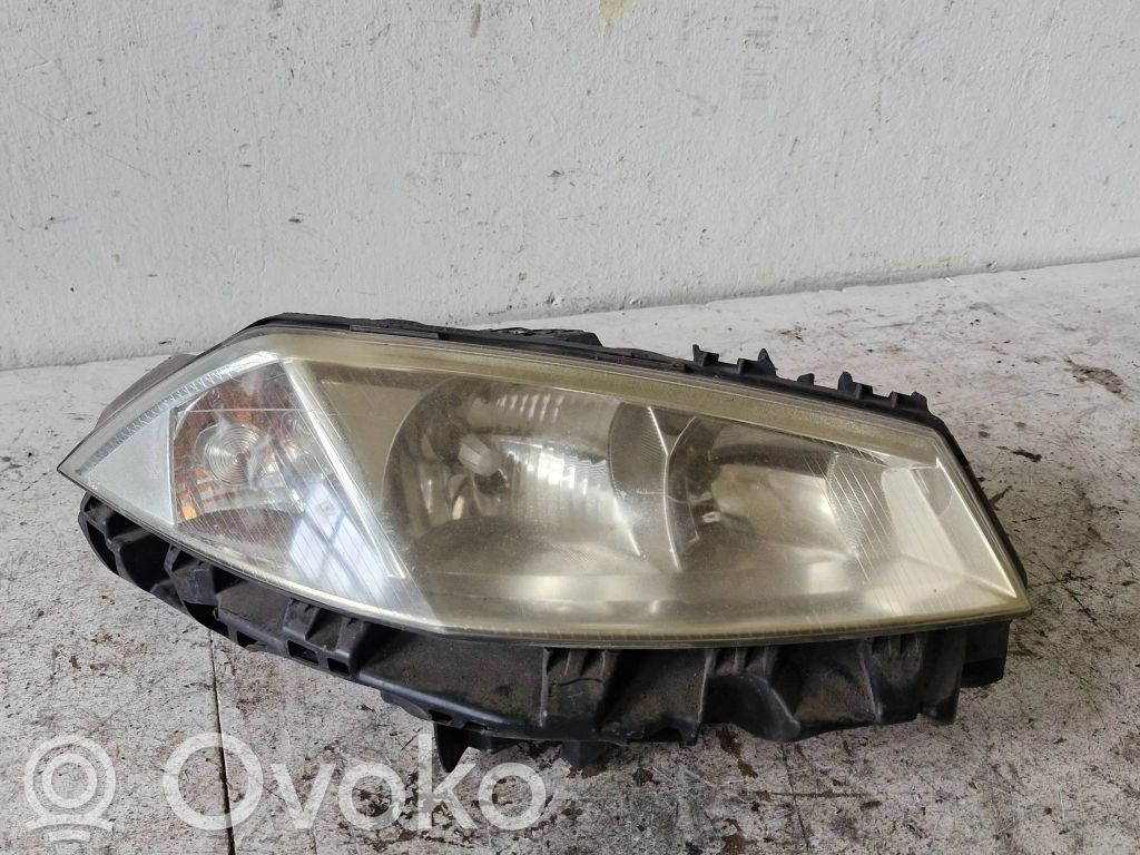Renault Megane II Lampa przednia 