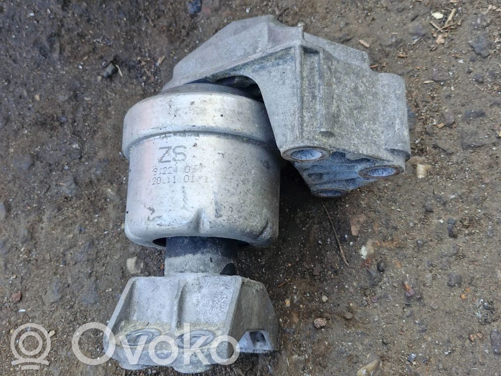Opel Vectra B Engine mounting bracket 