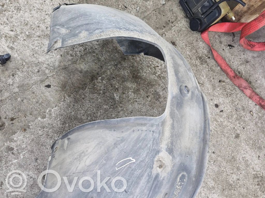 Front wheel arch liner splash guards