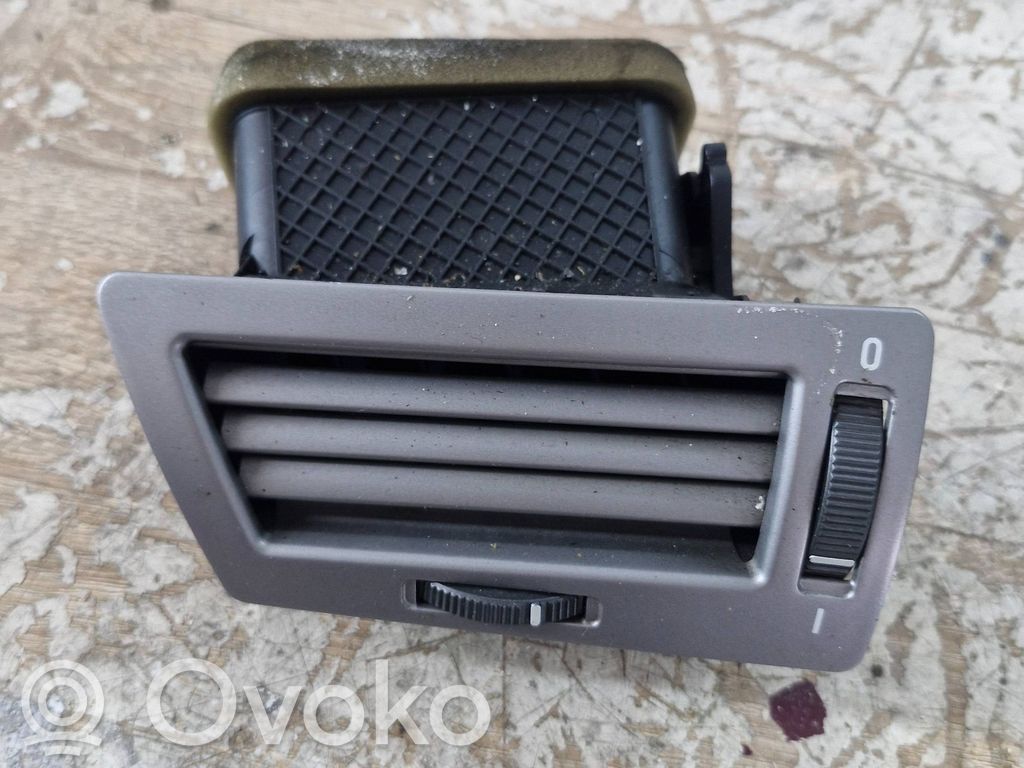 BMW 7 E65 E66 Šoninės oro grotelės 