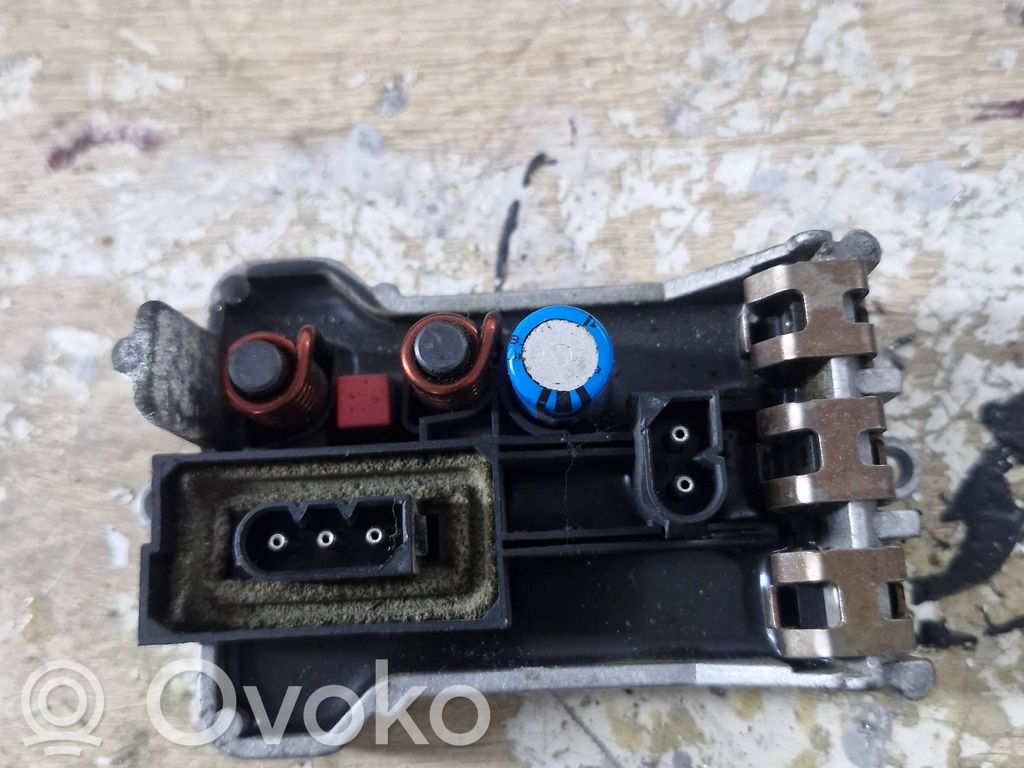 BMW 7 E65 E66 Pečiuko ventiliatoriaus reostatas (reustatas) 