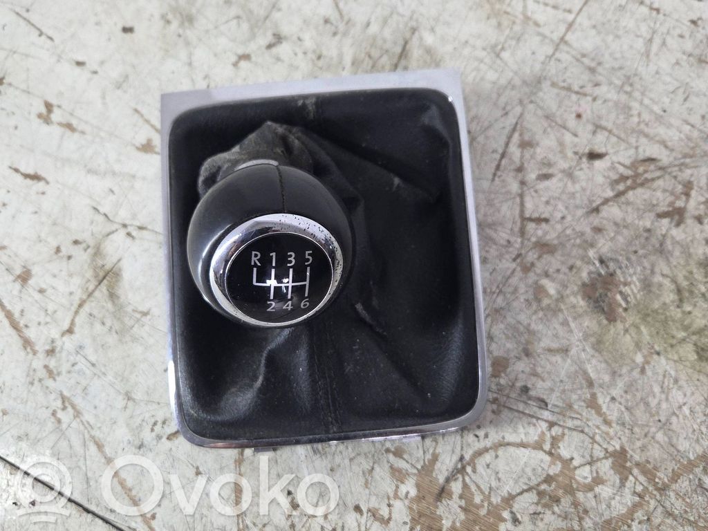 Volkswagen PASSAT B6 Perilla/embellecedor de cuero de la palanca de cambios 