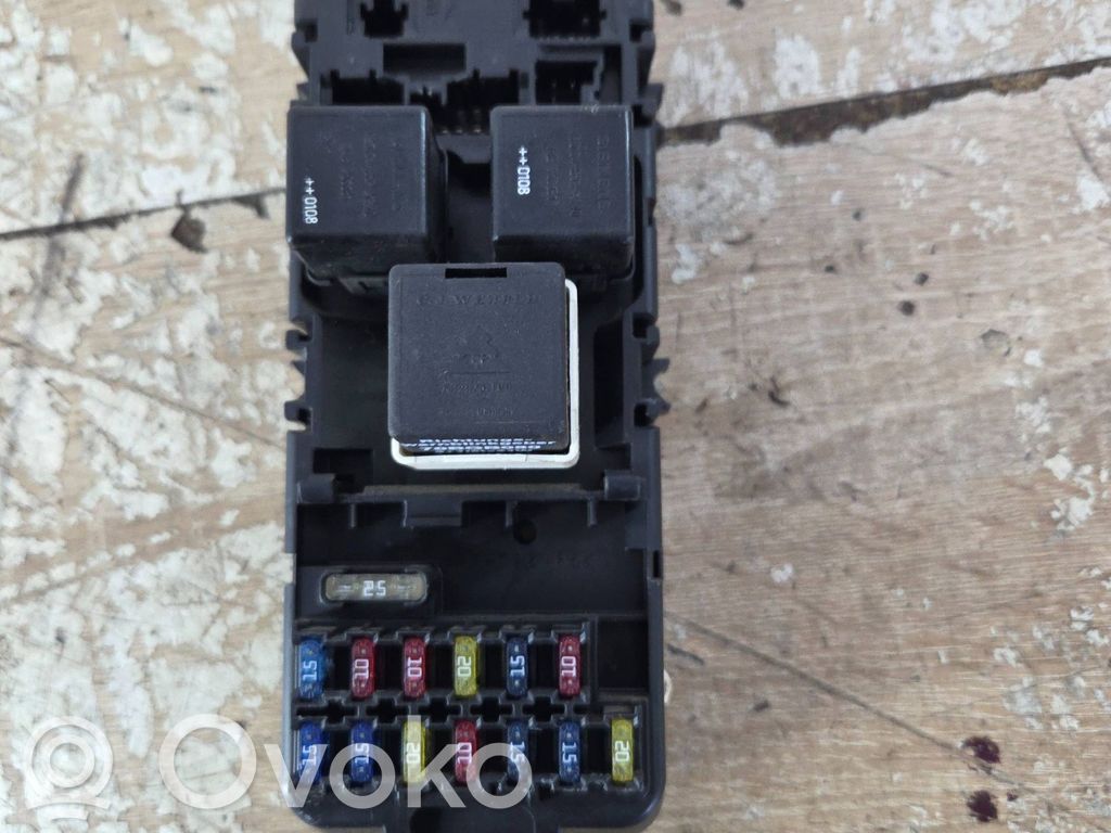 Volvo S40, V40 Ramka / Moduł bezpieczników 