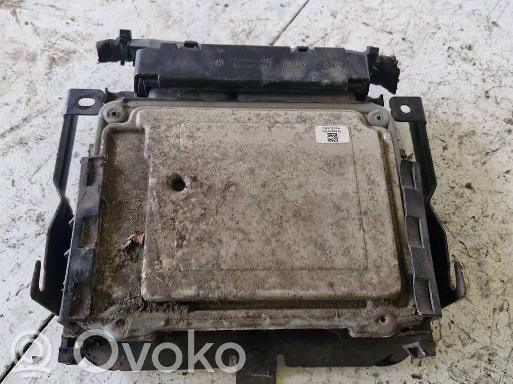 Volkswagen PASSAT B6 Engine control unit/module 