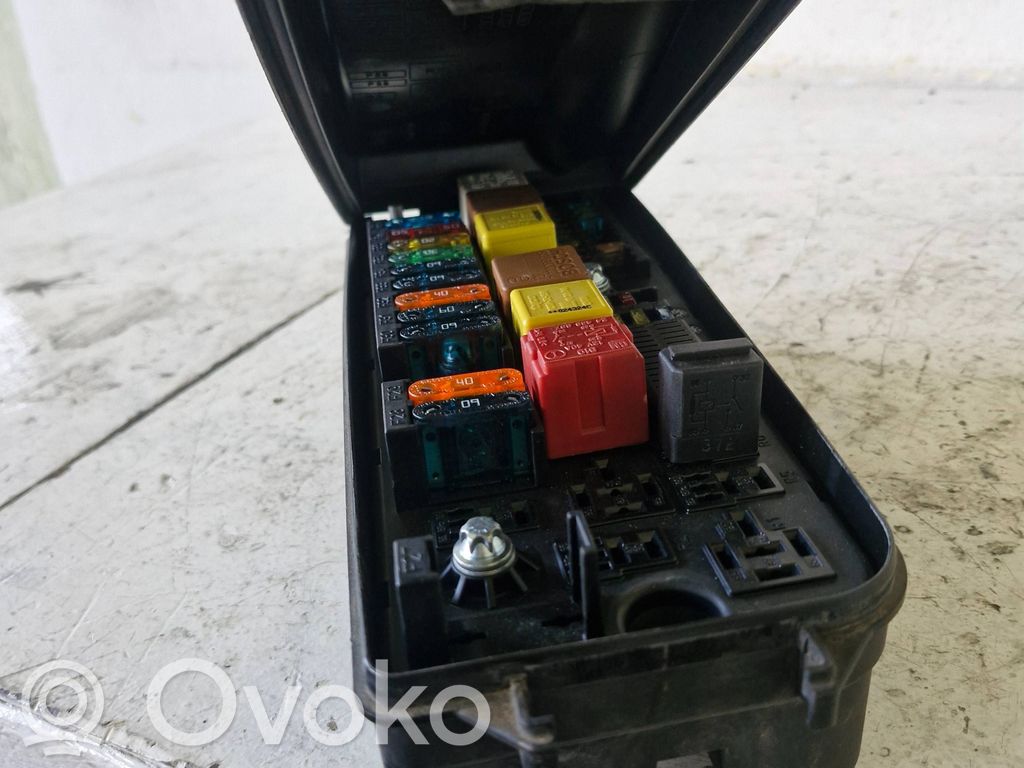 Opel Vectra C Saugiklių blokas 