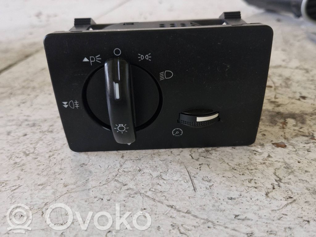 Ford Focus Light switch 
