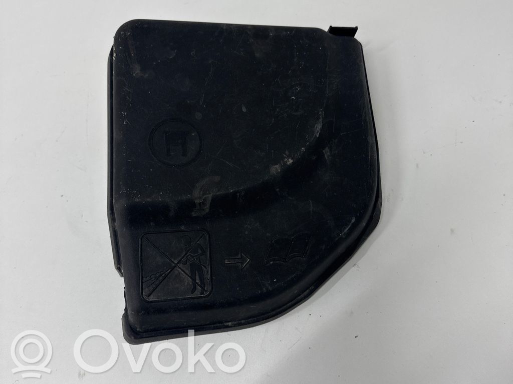 Citroen C4 I Dangtelis saugiklių dėžės 