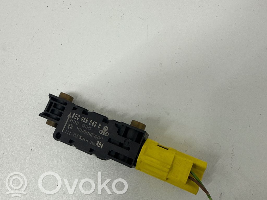 Audi A4 S4 B7 8E 8H Czujnik uderzenia Airbag 