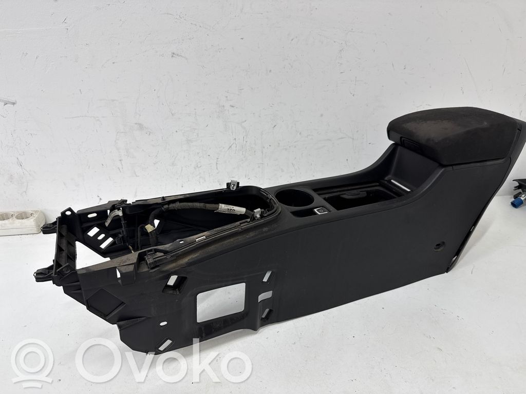 Opel Astra J Center console 
